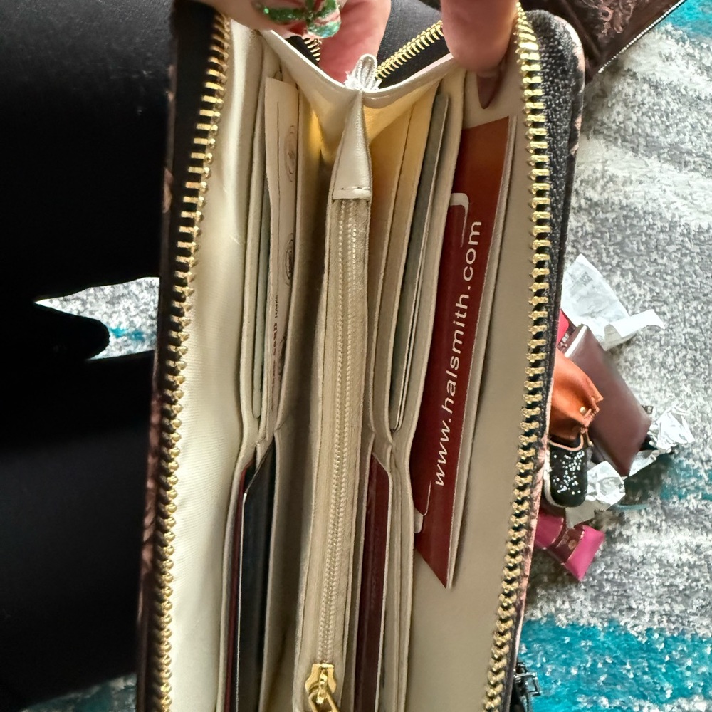 Christmas Themed Handbag and Wallet Set - Picture 5 of 5